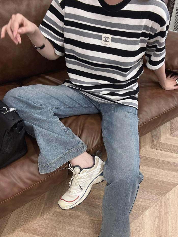 ★超人気 シャネル スーパーコピー カスタムダブルCレザーラベル装飾ストライプラウンドネック半袖Tシャツ