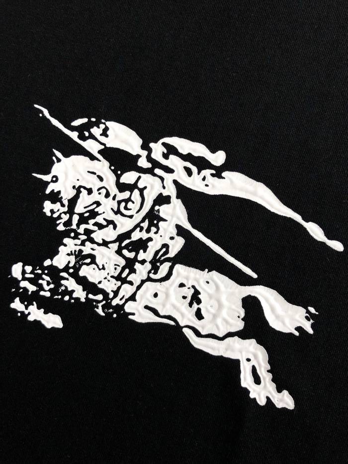 ★超人気 バーバリー 激安通販 2024ss最新モデルの革ラベルのロゴの泡の円形の首の半袖Tシャツ