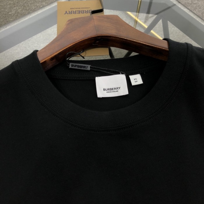 超奇跡の入荷☆ バーバリー コピーおすすめ 2024新作刺繍軍馬ポケット半袖Tシャツ