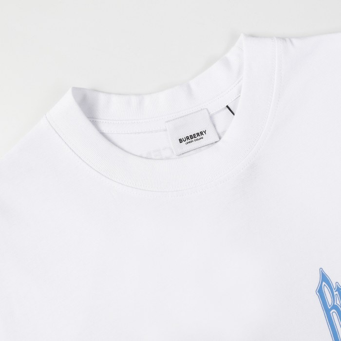 超奇跡の入荷☆ バーバリー コピーおすすめ ライトニングプリントアルファベットシリーズ半袖Tシャツ