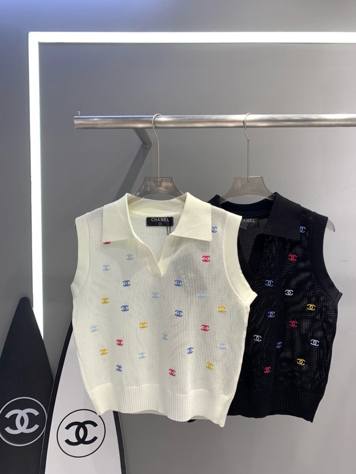 使い勝手良し シャネル 激安偽物 カラフルダブルC刺繍Vネックニットタンクトップ2色