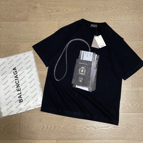 ★超人気 バレンシアガ コピー スーパーコピー 2024 SS チケットパスポート LOGO プリント半袖Tシャツ2色