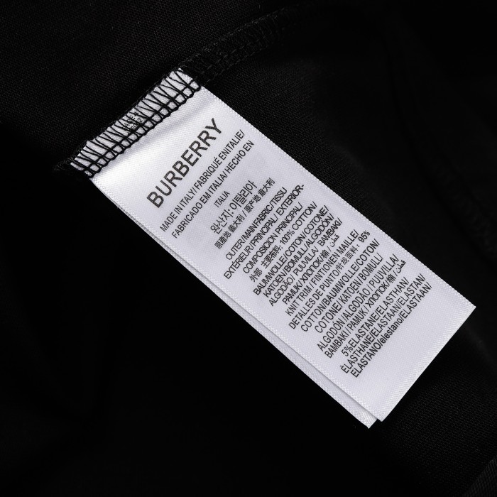 日本未入荷 バーバリー コピー スクエアロゴグラフィックコットンTシャツプリント半袖Tシャツ