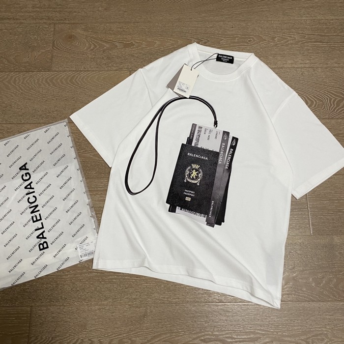★超人気 バレンシアガ コピー スーパーコピー 2024 SS チケットパスポート LOGO プリント半袖Tシャツ2色