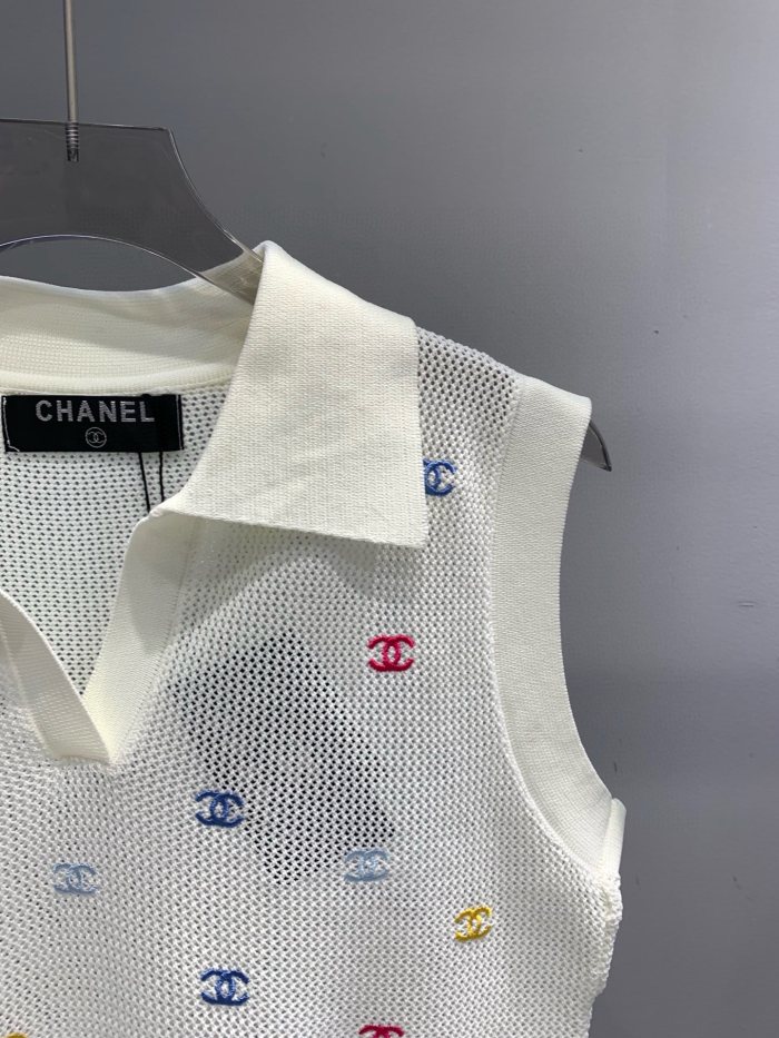 使い勝手良し シャネル 激安偽物 カラフルダブルC刺繍Vネックニットタンクトップ2色