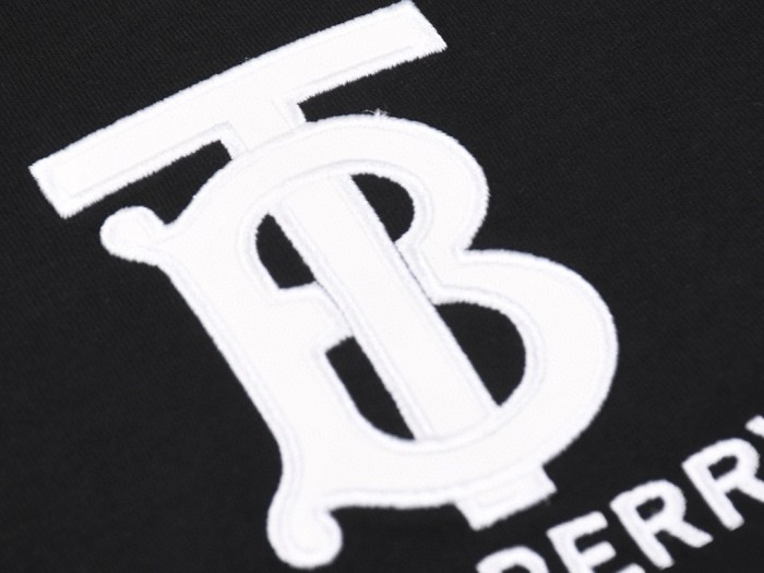 累積売上総額第１位！ バーバリー コピーおすすめ 24ss TB レザーラベル刺繍半袖