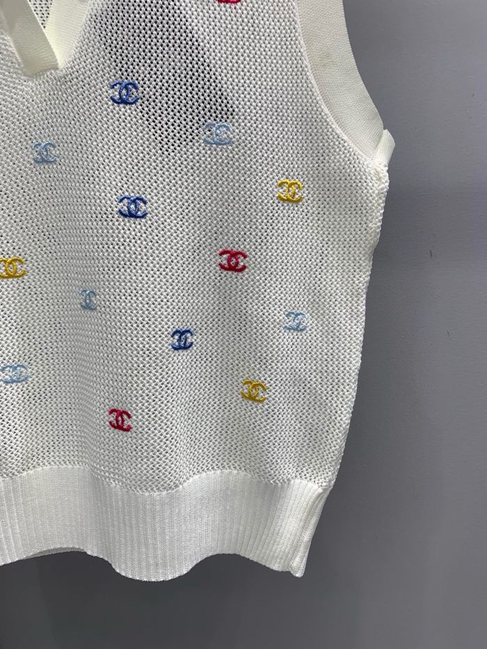 使い勝手良し シャネル 激安偽物 カラフルダブルC刺繍Vネックニットタンクトップ2色