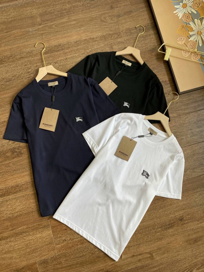 【話題商品！】 バーバリー 激安偽物 クルーネックTシャツ 3色