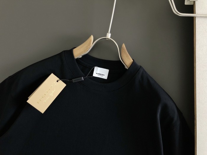 ★超人気 バーバリー 激安通販 2024ss最新モデルの革ラベルのロゴの泡の円形の首の半袖Tシャツ