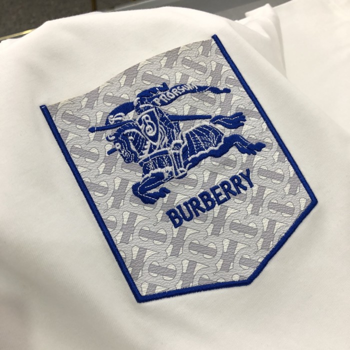 高品質 バーバリー 偽物通販 2024新作刺繍軍馬ポケット半袖Tシャツ