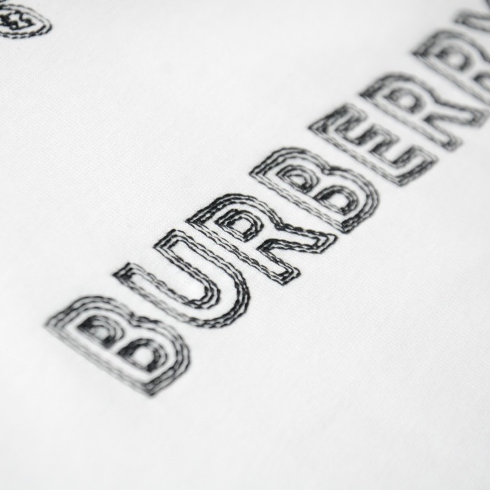 新作 バーバリー 偽物通販 刺繍ロゴ カジュアル ラウンドネック 半袖Tシャツ