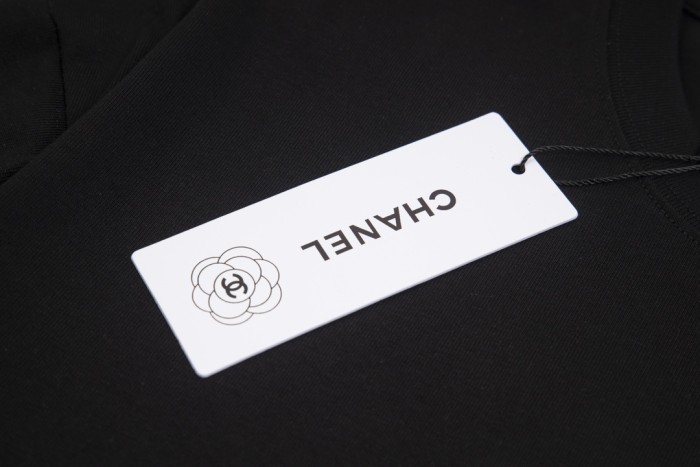 使い勝手良し シャネル n級品 ロゴ入りラウンドネック半袖Tシャツ