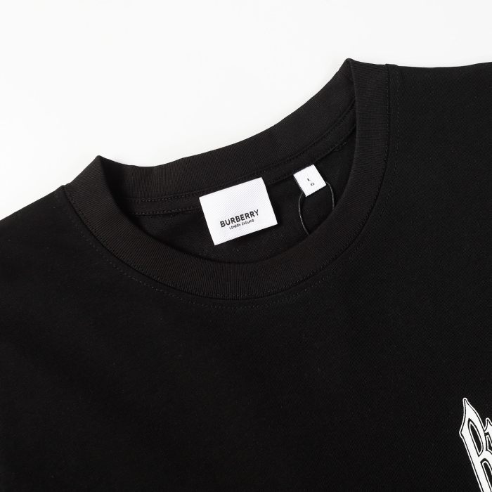 新作 バーバリー 激安偽物 ライトニングプリントアルファベットシリーズ半袖Tシャツ