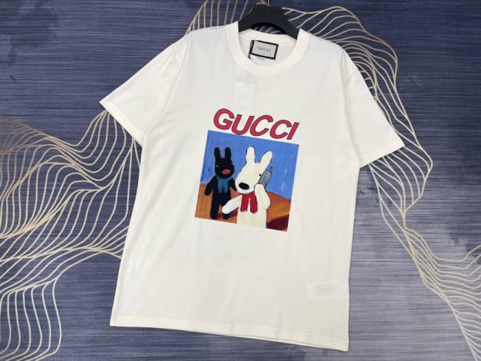【話題商品！】グッチ 激安偽物 2024春夏新作カラーカートゥーンプリントラウンドネック半袖Tシャツ2色