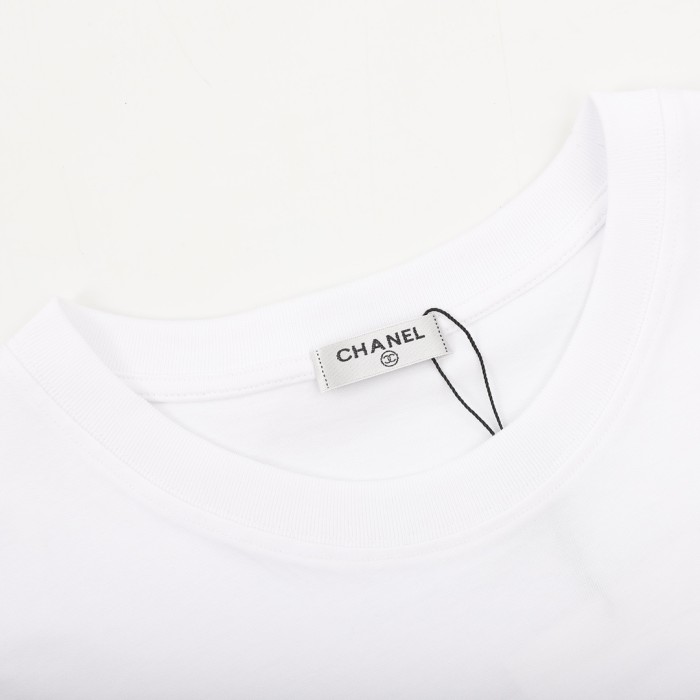 累積売上総額第１位！シャネル 激安通販 赤文字字刺繍プラカード半袖Tシャツ