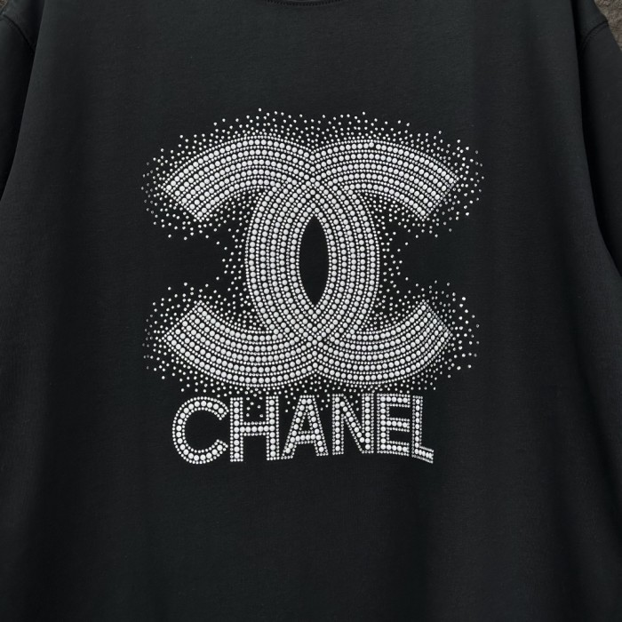 新作 シャネル スーパーコピー 2024新型重工業ドリルロゴカップル用半袖Tシャツ