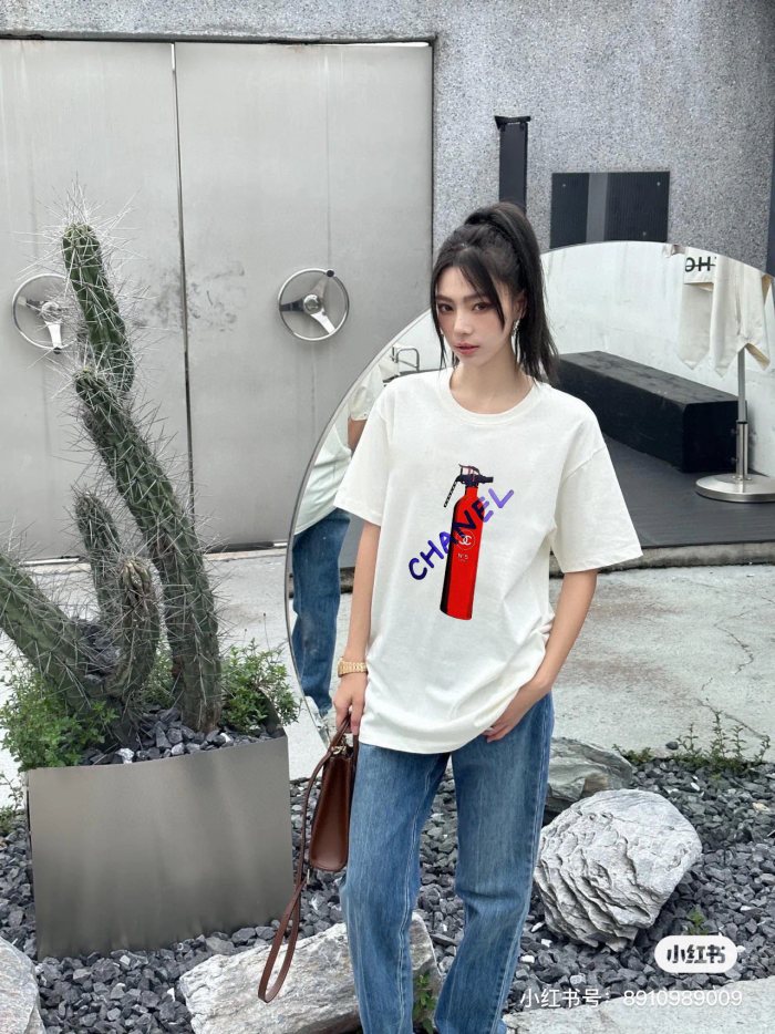 大人気 シャネル コピーおすすめ 2024春夏新作プリントロゴラウンドネック半袖Tシャツ2色