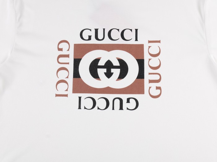 ★超人気 グッチ 偽物通販 24 SS新型キューブダブルGプリント半袖Tシャツ