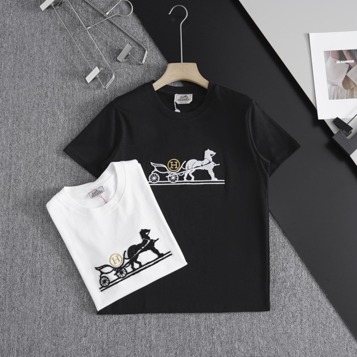 累積売上総額第１位！エルメス コピーおすすめ ラウンドネックカップルカジュアル半袖Tシャツ2色