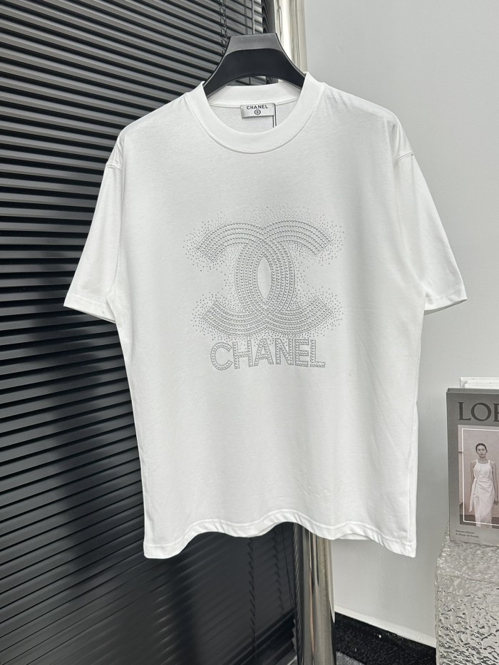 【話題商品！】 シャネル スーパーコピー パールロゴTシャツ半袖