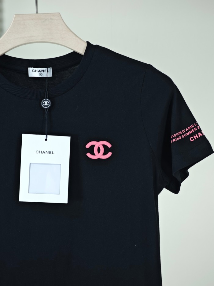 使い勝手良し シャネル 激安偽物 2024新シーズン婦人服ダブルC刺繍シンプルT