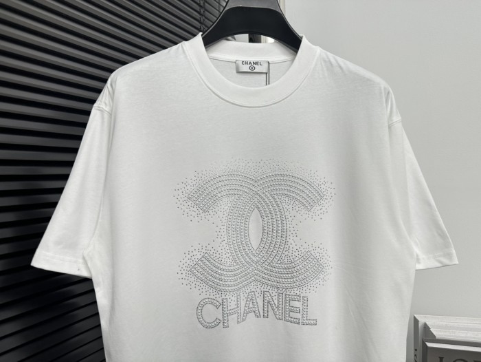 【話題商品！】 シャネル スーパーコピー パールロゴTシャツ半袖