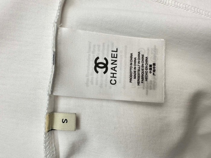 【話題商品！】 シャネル スーパーコピー パールロゴTシャツ半袖