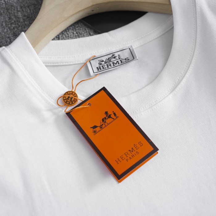 累積売上総額第１位！エルメス コピーおすすめ ラウンドネックカップルカジュアル半袖Tシャツ2色