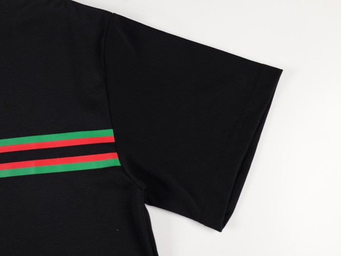 累積売上総額第１位！ グッチ コピー 24 SS新作赤緑ストライププリント半袖Tシャツ
