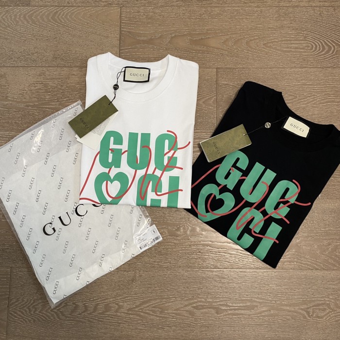 一目惚れ♪ グッチ コピーおすすめ 2024 ss新作カップル丸首カジュアル男女半袖Tシャツ2色