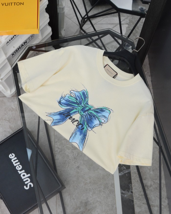 【限定】 グッチ スーパーコピー 前後アルファベットロゴプリントラウンドネック半袖Tシャツ