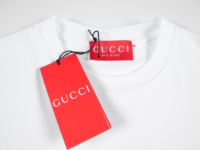 日本未入荷 グッチスーパーコピー グラデーションロゴアルファベットプリント半袖Tシャツ