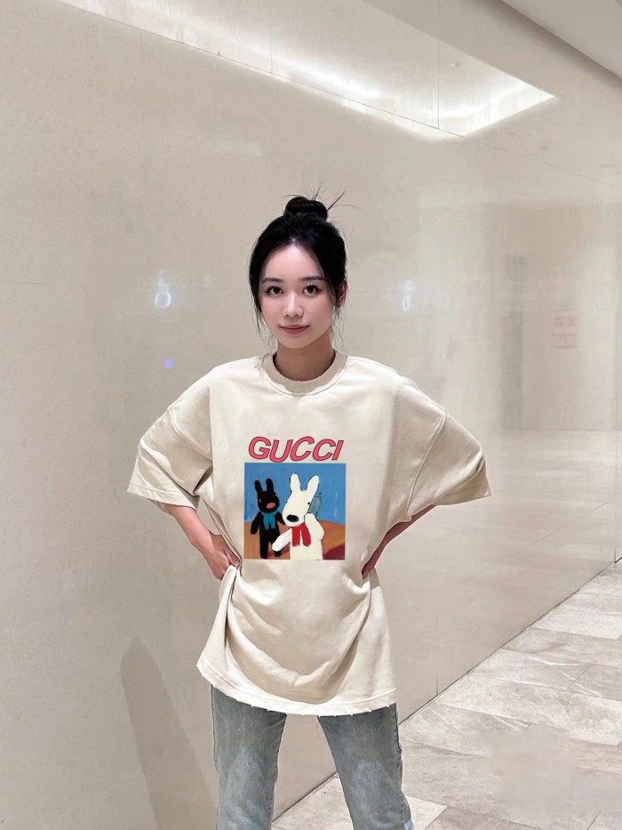【話題商品！】グッチ 激安偽物 2024春夏新作カラーカートゥーンプリントラウンドネック半袖Tシャツ2色