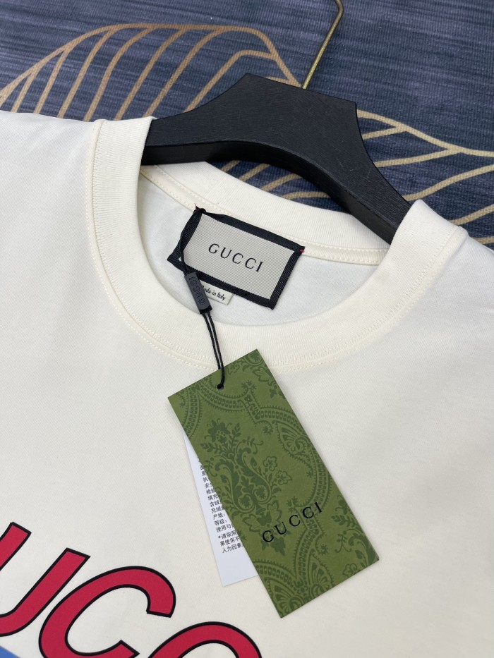 【話題商品！】グッチ 激安偽物 2024春夏新作カラーカートゥーンプリントラウンドネック半袖Tシャツ2色