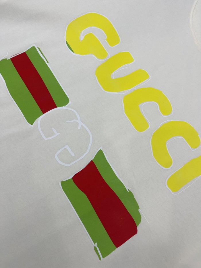 日本未入荷 グッチ n級品 2024春夏新作カラープリントラウンドネック半袖Tシャツ