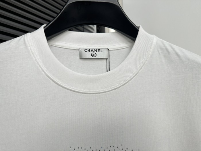 【話題商品！】 シャネル スーパーコピー パールロゴTシャツ半袖
