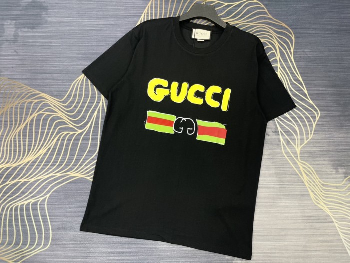 日本未入荷 グッチ n級品 2024春夏新作カラープリントラウンドネック半袖Tシャツ