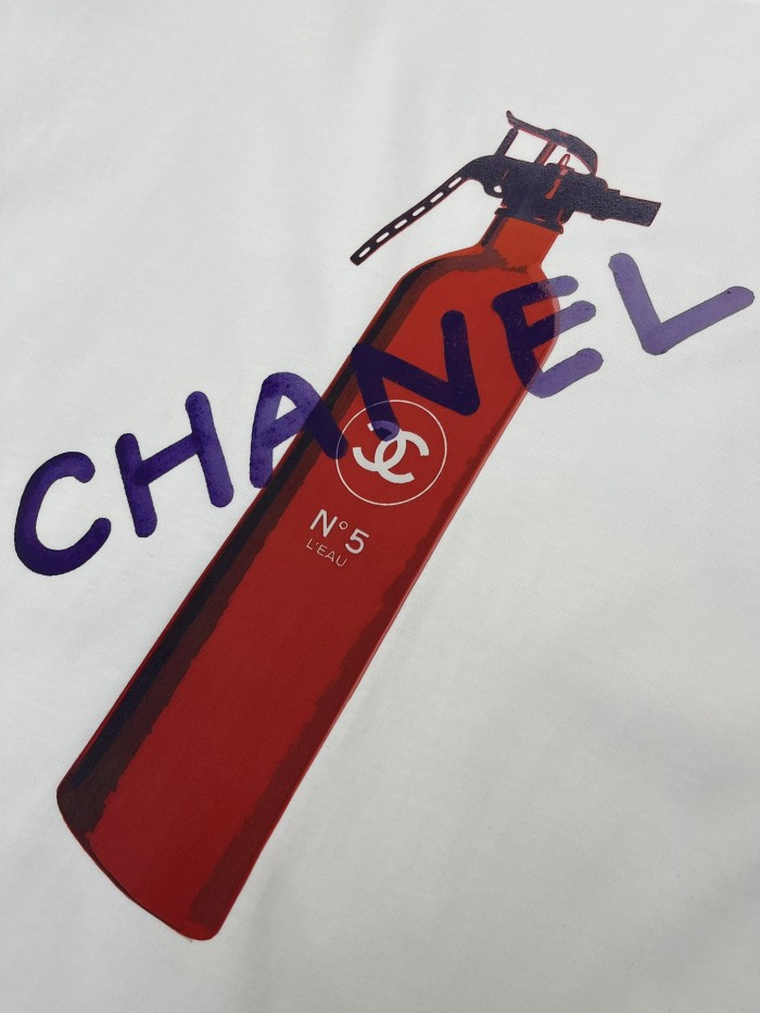大人気 シャネル コピーおすすめ 2024春夏新作プリントロゴラウンドネック半袖Tシャツ2色