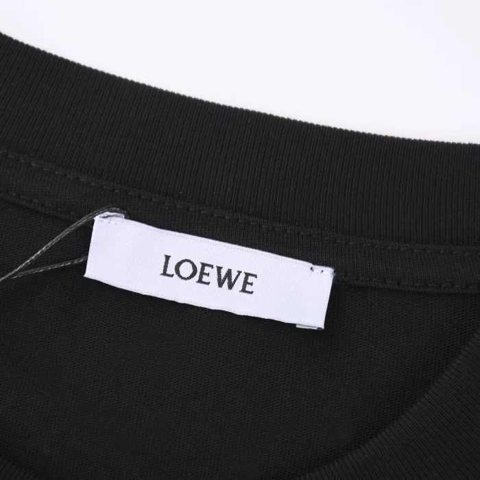 追跡付 ロエベ n級品 の胸元に刺繍されたアルファベットTシャツ