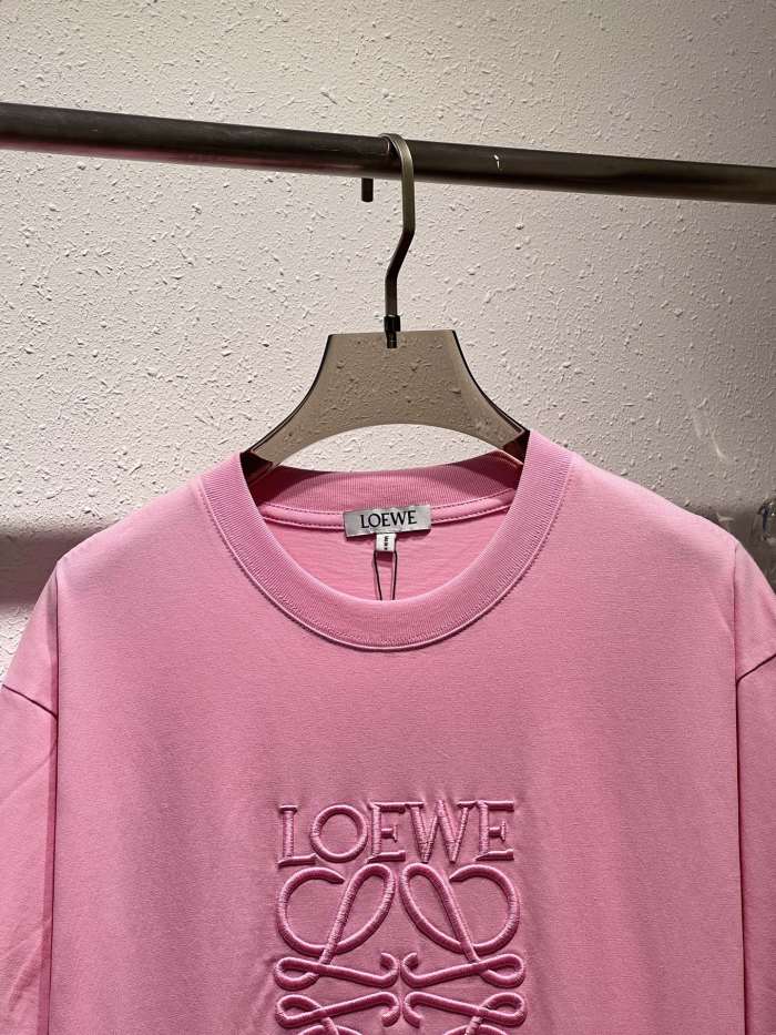 一目惚れ♪ ロエベ コピー 2024春先の新型純色経典大ロゴ刺繍Tシャ