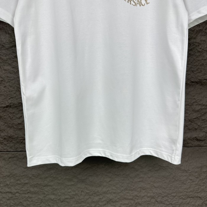 新作 ヴェルサーチ n級品 2024新作ラインストーンヘッドロゴカップル半袖Tシャツ