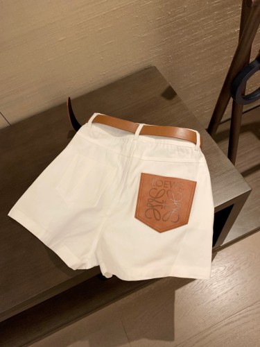 超話題! ロエベ n級品 重工革ブランドの白い半ズボン