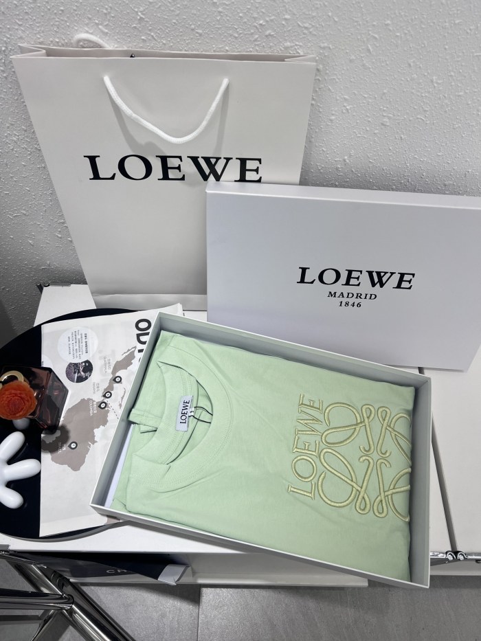 累積売上総額第１位！ロエベ 激安通販 2024春先の新型純色経典大ロゴ刺繍Tシャ