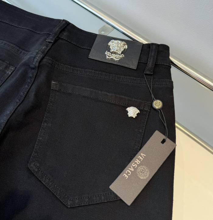 日本未入荷 ヴェルサーチ コピー クラシック黒パンツ