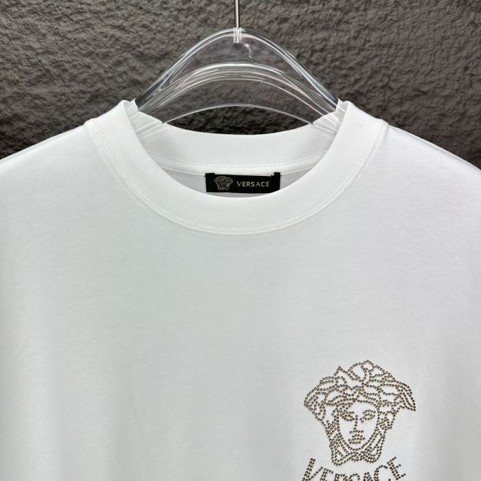 新作 ヴェルサーチ n級品 2024新作ラインストーンヘッドロゴカップル半袖Tシャツ