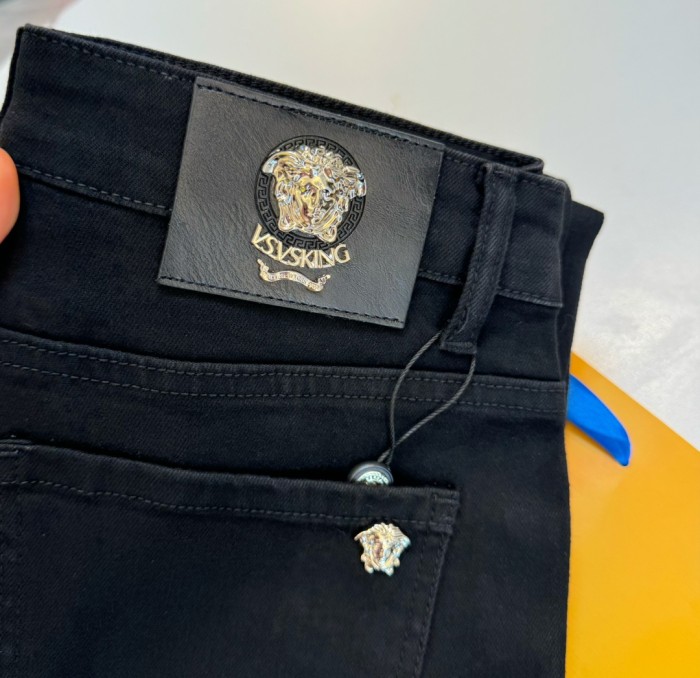 日本未入荷 ヴェルサーチ コピー クラシック黒パンツ