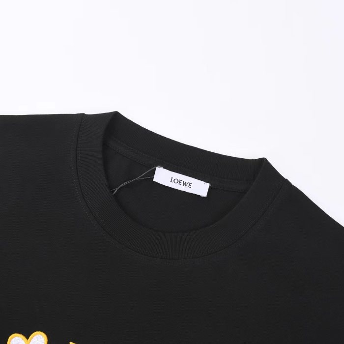 追跡付 ロエベ n級品 の胸元に刺繍されたアルファベットTシャツ