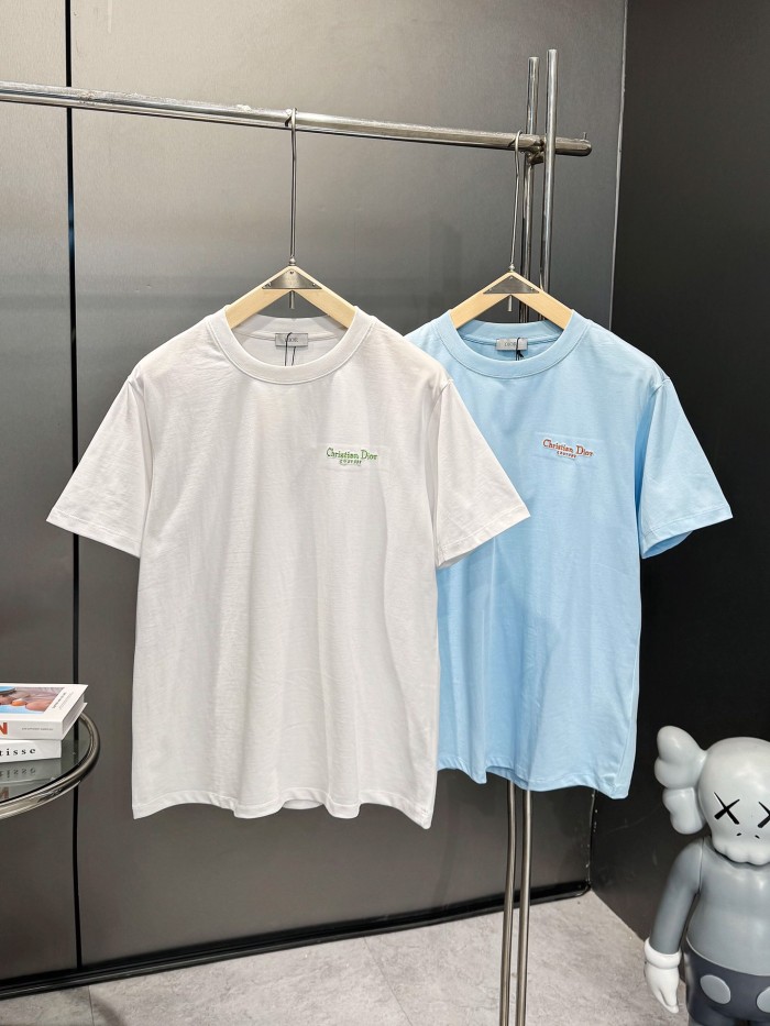 使い勝手良し ディオール スーパーコピー 2024コーナーシンクロ新型胸元ロゴ刺繍ラウンドネック半袖Tシャツ