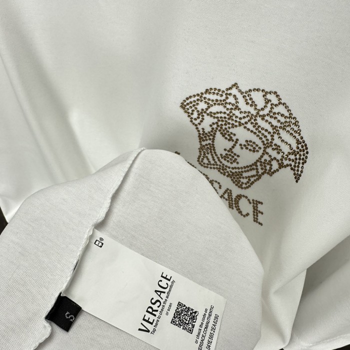 新作 ヴェルサーチ n級品 2024新作ラインストーンヘッドロゴカップル半袖Tシャツ