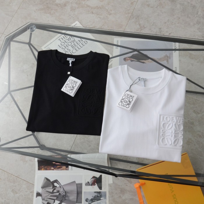 超話題! ロエベ コピーおすすめ 胸元エンボスロゴカジュアル丸首半袖Tシャツ
